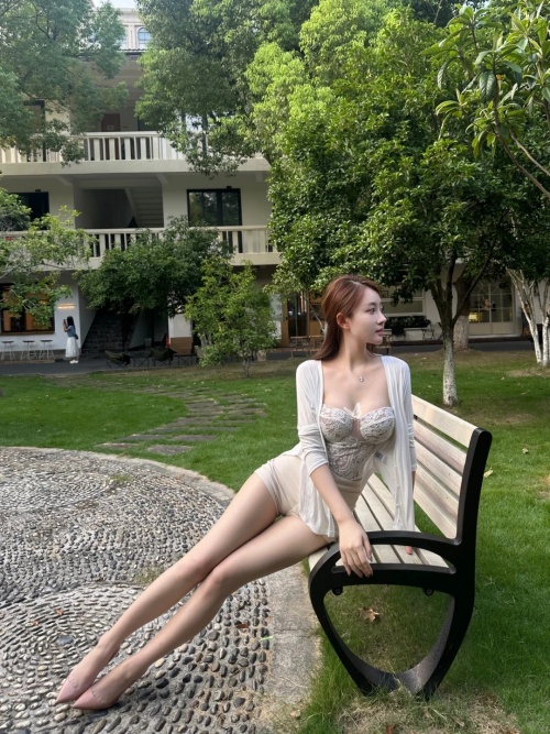 场景两个人一起散着步_1_911_来自小红书网页版.jpg